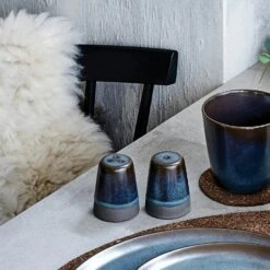 Aida Raw Salz- Und Pfefferstreuer, Titanium Black -Ausgewählte Küchengeschäfte aida raw salz und pfefferstreuer mitternachtsblau 1