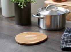 Aida Raw Topfuntersetzer -Ausgewählte Küchengeschäfte aida raw teakwood magnetic trivet 175x150x10 cm 3