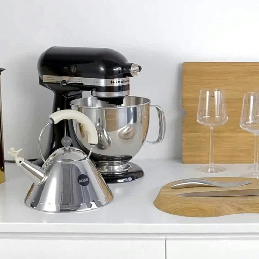 Alessi Elektrischer Wasserkocher 1,5 L, Schwarz 4 Alessi Elektrischer Wasserkocher 1,5 L, Schwarz – Bild 2