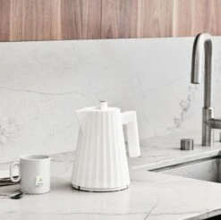 Alessi Plisse Wasserkocher 1 L, Weiß 11 Alessi Plisse Wasserkocher 1 L, Weiß -Ausgewählte Küchengeschäfte alessi plisse elwater kettle 1 lt b 12
