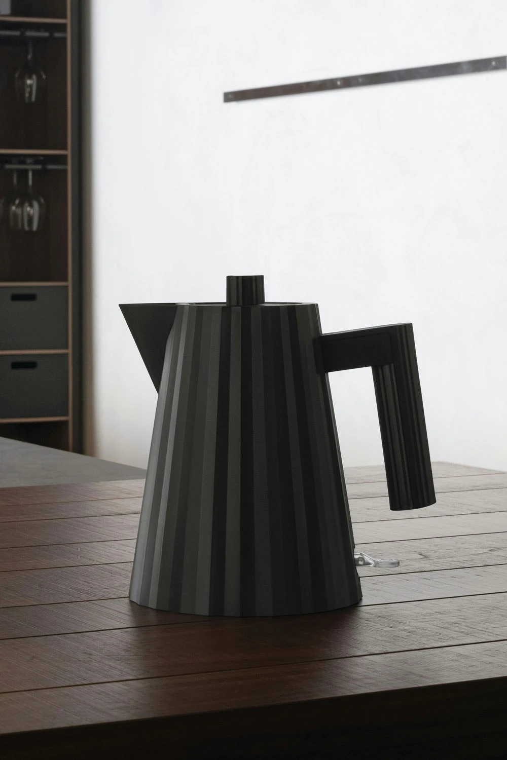 Alessi Plisse Wasserkocher 1 L, Schwarz 5 Alessi Plisse Wasserkocher 1 L, Schwarz – Bild 3