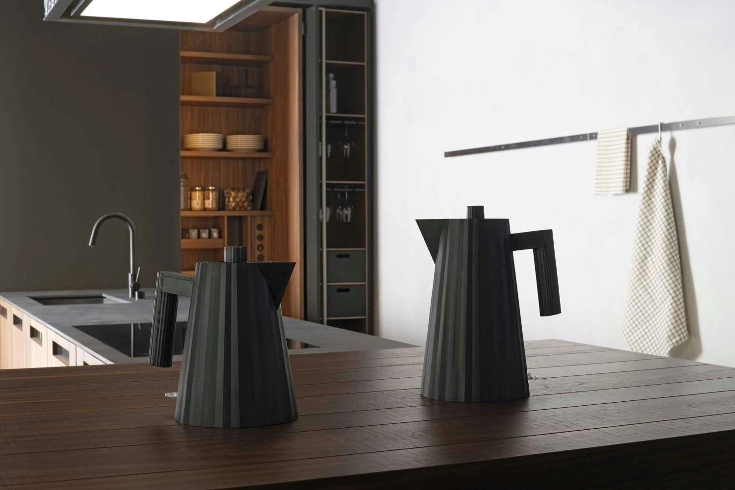 Alessi Plisse Wasserkocher 1 L, Schwarz 6 Alessi Plisse Wasserkocher 1 L, Schwarz – Bild 4