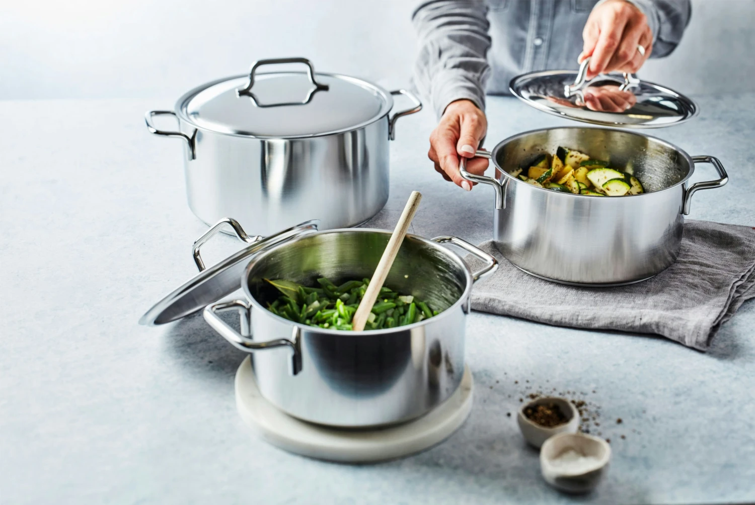 Demeyere Apollo Topf Mit Deckel 22 Cm / 4 L 7 Demeyere Apollo Topf Mit Deckel 22 Cm / 4 L – Bild 5