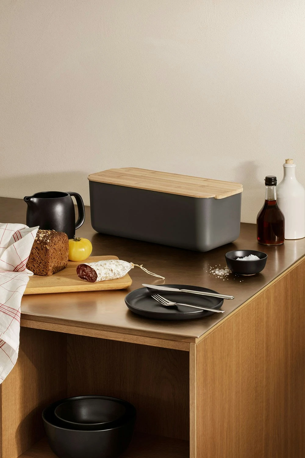 Eva Solo Brotkorb, Schwarz, Elephant Grey 7 Eva Solo Brotkorb, Schwarz, Elephant Grey – Bild 5