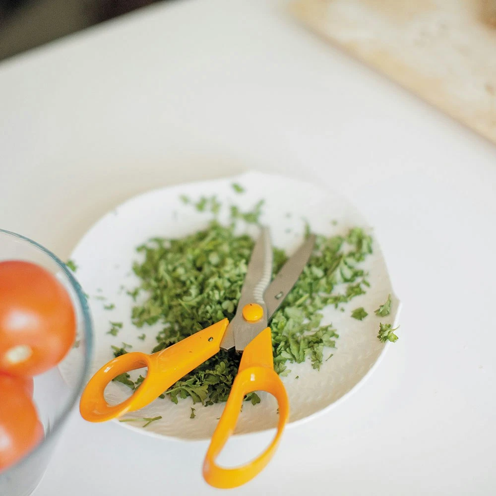 Fiskars Classic Küchenschere, Orange 5 Fiskars Classic Küchenschere, Orange – Bild 3