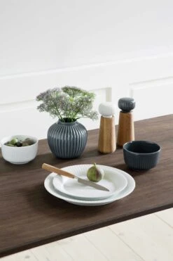 Kähler Hammershøi Kräutermühle Large, Weiß 12 Kähler Hammershøi Kräutermühle Large, Weiß -Ausgewählte Küchengeschäfte kahler hammershi krautermuhle large 1