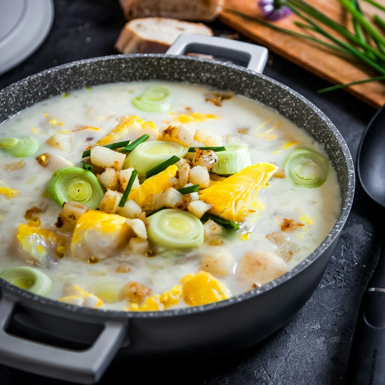 Kitchen Craft MasterClass Niedrige Kasserolle 4 L, Grau 4 Kitchen Craft MasterClass Niedrige Kasserolle 4 L, Grau – Bild 2