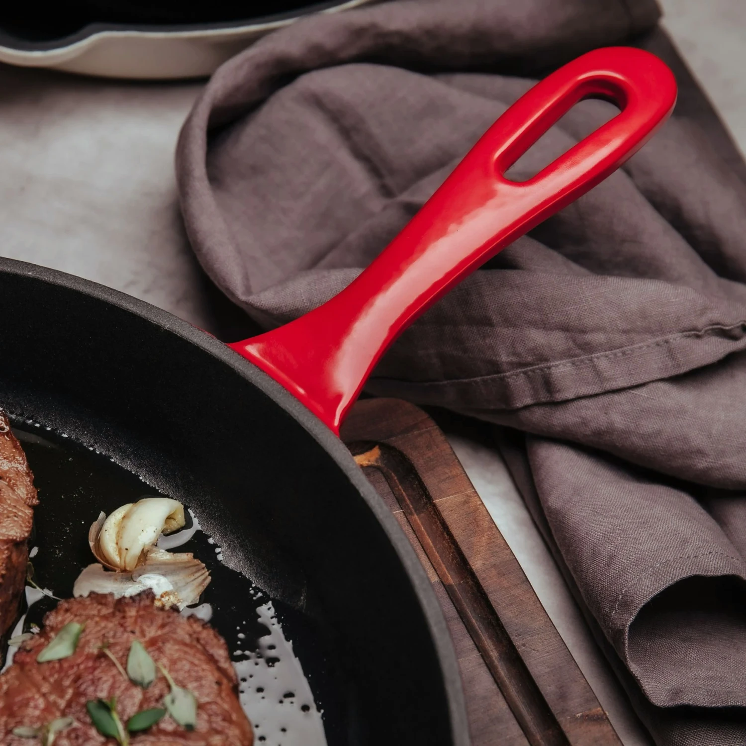 Gusseisen-Bratpfanne, Rot 5 Gusseisen-Bratpfanne, Rot – Bild 3