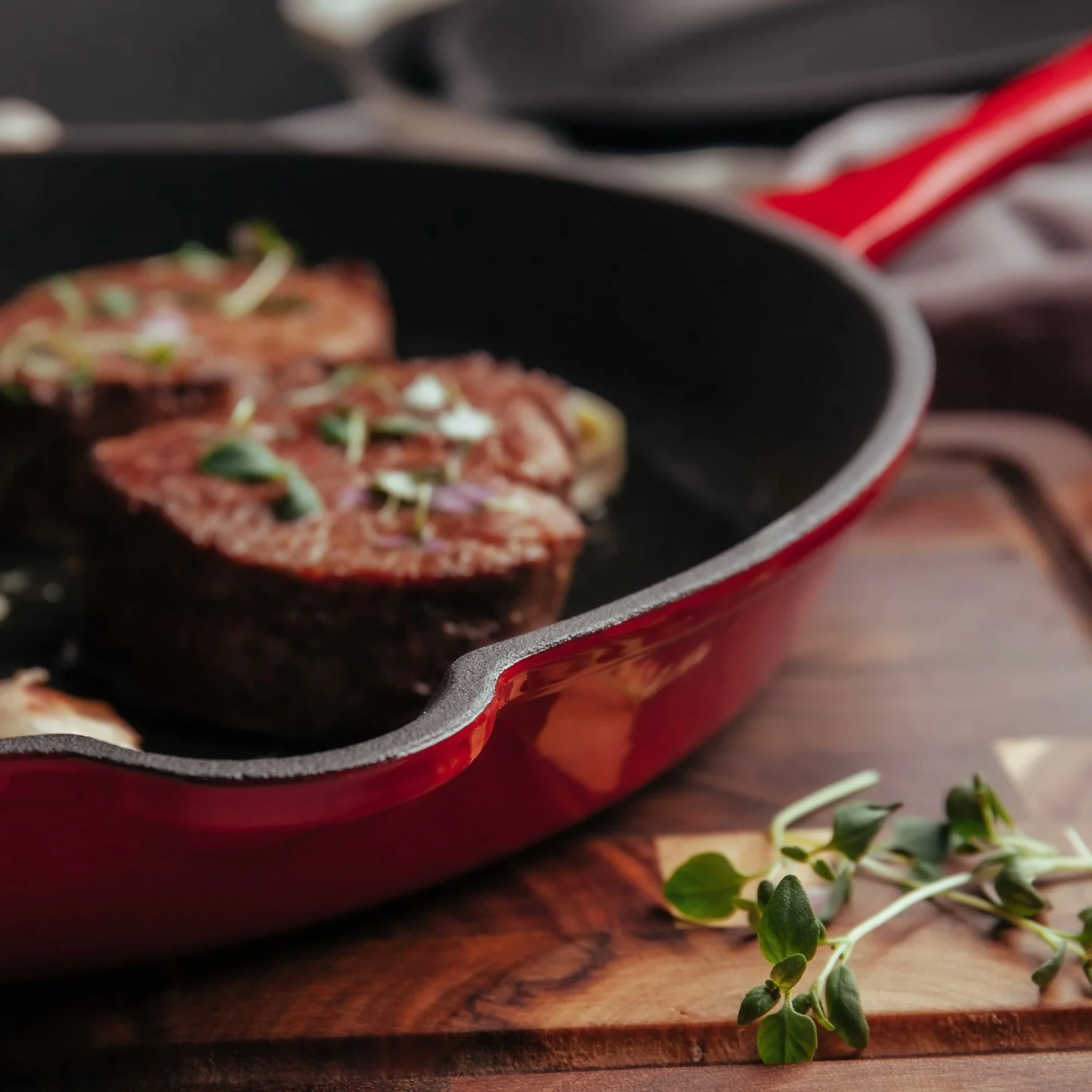 Gusseisen-Bratpfanne, Rot 6 Gusseisen-Bratpfanne, Rot – Bild 4