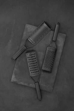 Microplane Black Sheep Reibe Rough -Ausgewählte Küchengeschäfte microplane black sheep reibe rough 5