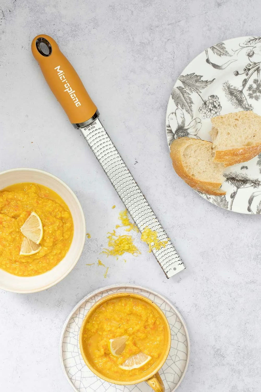 Microplane Premium Classic Zestenreißer, Darkyellow 5 Microplane Premium Classic Zestenreißer, Darkyellow – Bild 3