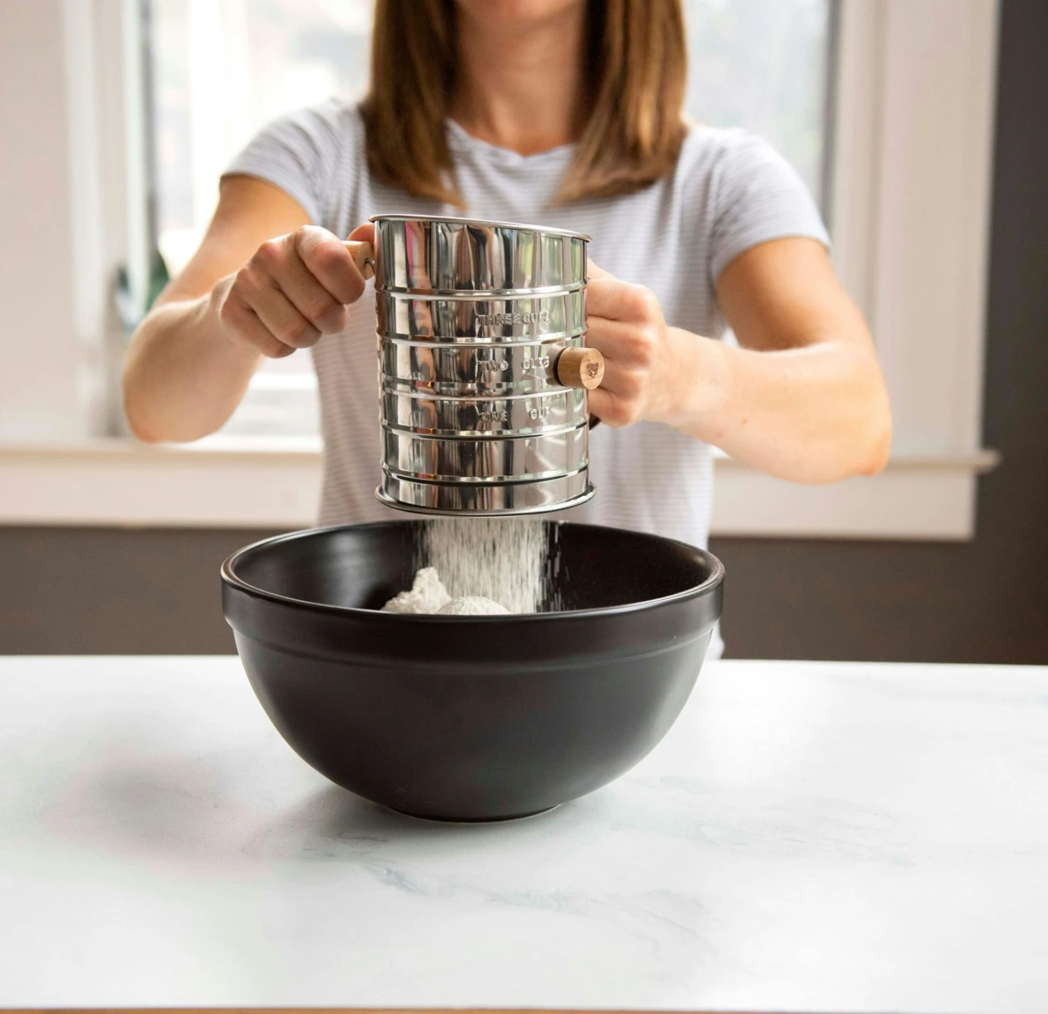 Nordic Ware Mehlsieb Mit Griff 4 Nordic Ware Mehlsieb Mit Griff – Bild 2