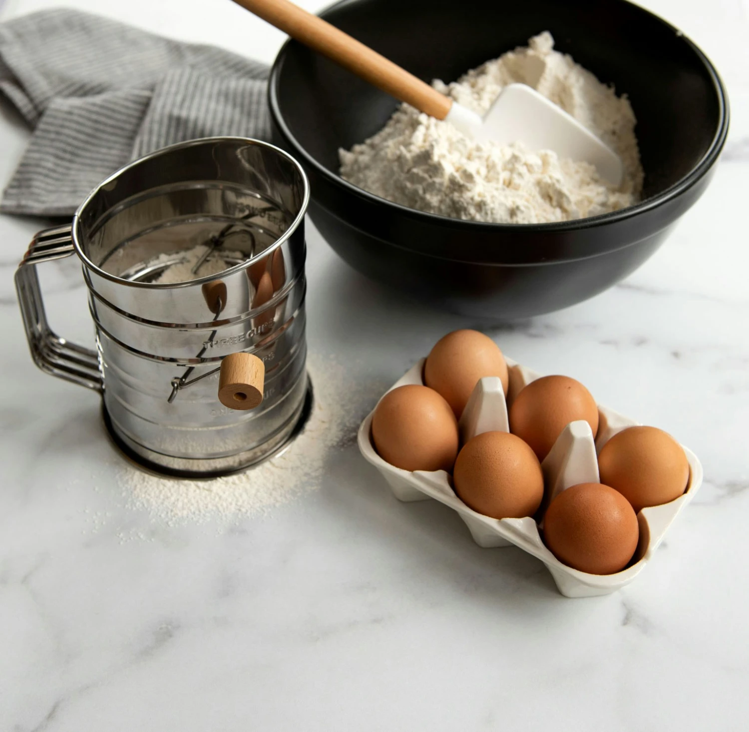 Nordic Ware Mehlsieb Mit Griff 5 Nordic Ware Mehlsieb Mit Griff – Bild 3