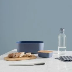 RIG TIG Box-It Brotkasten, Dunkelblau 5 RIG TIG Box-It Brotkasten, Dunkelblau -Ausgewählte Küchengeschäfte rig tig by stelton box it brotkasten grau 3