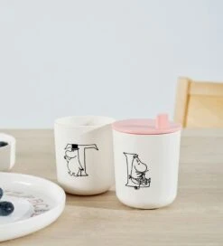 RIG TIG Moomin ABC Deckel Für Tasse, Salmon -Ausgewählte Küchengeschäfte rig tig by stelton moomin abc deckel fur tasse 0