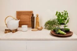 Spring Copenhagen Mrs Salt Salzmühle 23.3 Cm, Eiche -Ausgewählte Küchengeschäfte spring copenhagen mrs salt saltkvarn 233 cm ljus ek 2