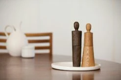 Spring Copenhagen Mrs Salt Salzmühle 23.3 Cm, Eiche -Ausgewählte Küchengeschäfte spring copenhagen mrs salt saltkvarn 233 cm ljus ek 4