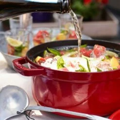 Staub Runde Kochtopf Aus Gusseisen 8,35 L, Kirsche -Ausgewählte Küchengeschäfte staub runde kochtopf aus gusseisen 835 l schwarz 9