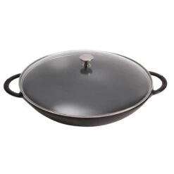Staub Wok Aus Gusseisen Mit Glasdeckel 37 Cm, Schwarz