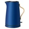 Stelton Emma Electric Kettle 1,2 L, Dark Blue 1 Stelton Emma Electric Kettle 1,2 L, Dark Blue -Ausgewählte Küchengeschäfte stelton emma wasserkocher 12l 13